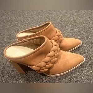 Like NEW! Braided Camel Mules Soft Cushion Women Heel Shoe 8 comfy casual chic